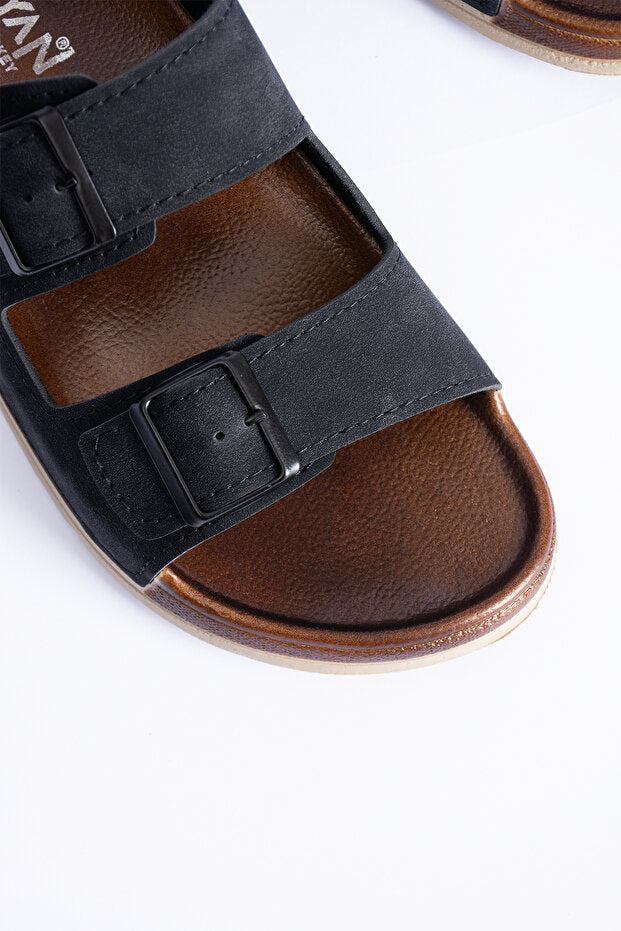 Pantoufles Polomia Comfort Dustin pour homme, à double boucle, aspect cuir suédé, anatomiques et décontractées pour un usage quotidien.