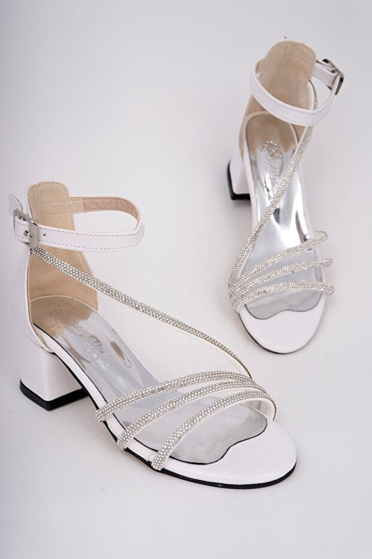 Princesse, mon cuir verni blanc à 4 pierres.