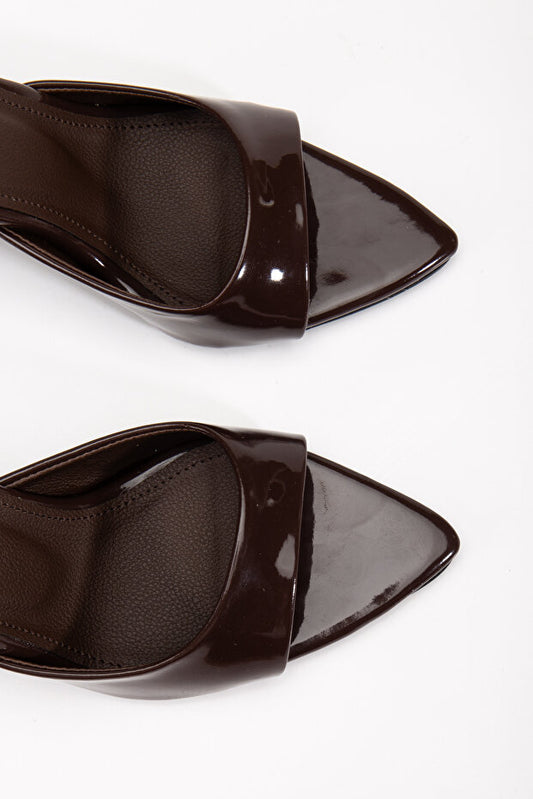 Sandales à talons pointus marron foncé pour femmes de la marque RISSOLI