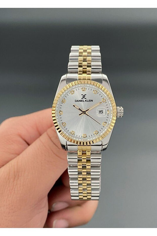 Montre femme Daniel Klein , bracelet en acier, étanche à 3 ATM, coloris or et argent.