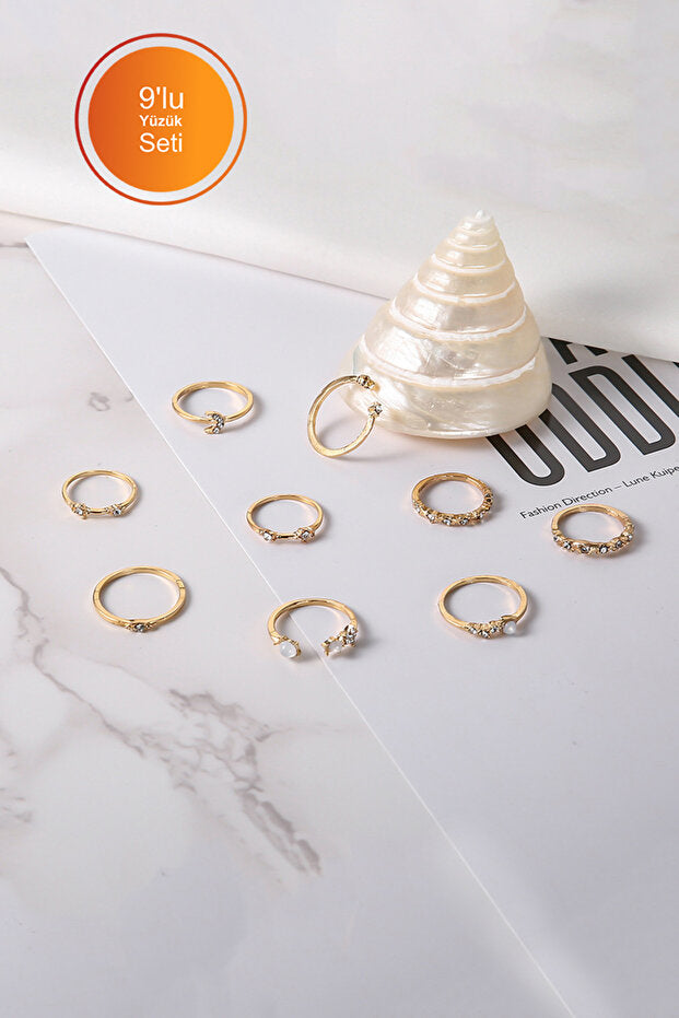 Ensemble de 9 bagues en or serties de pierres