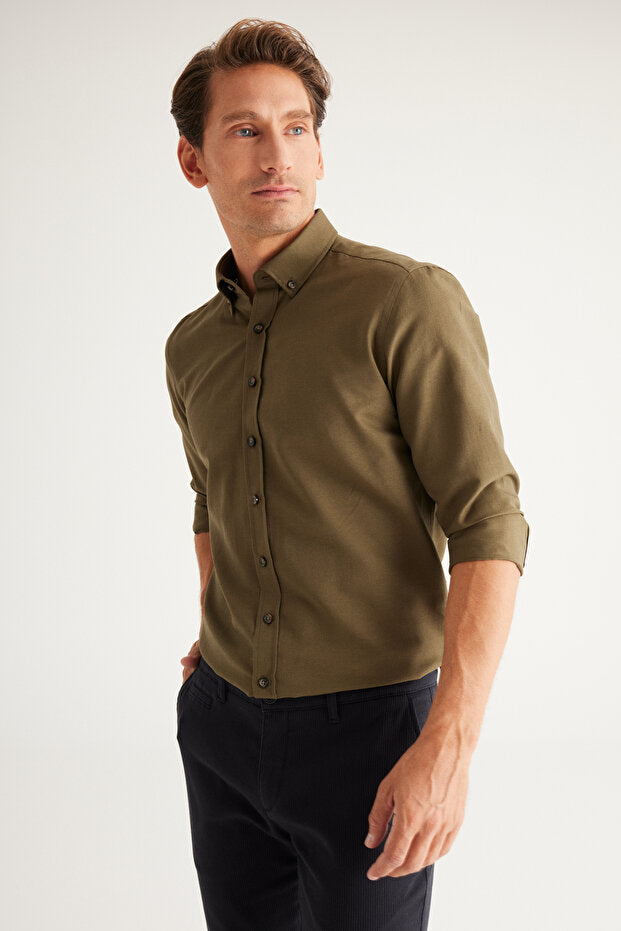 AC&Co / Altınyıldız Classics Chemise Oxford pour homme en coton facile à repasser et anti-transpirant, kaki, col boutonné, coupe ajustée.