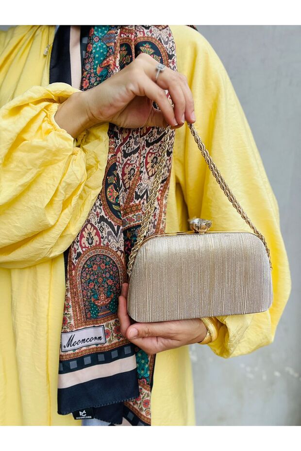 Sac de soirée à bandoulière longue avec détail chaîne dorée pour femme (convient pour ranger un téléphone)