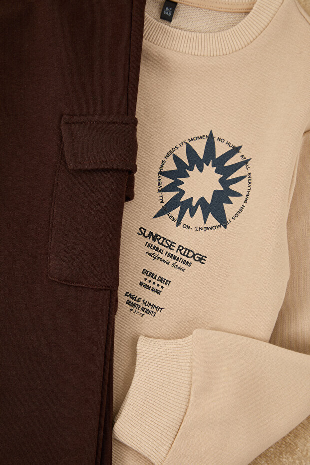 TRENDYOLKIDS Ensemble haut et bas en maille classique beige pour garçon, en coton imprimé avec slogan Tkdaw26Au00047