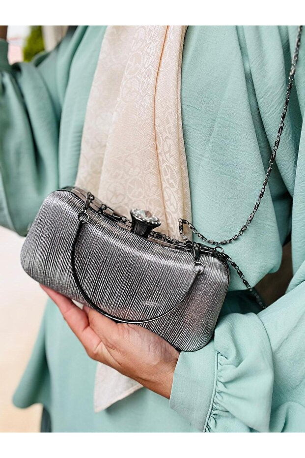 Sac de soirée à bandoulière longue avec détail chaîne dorée pour femme (convient pour ranger un téléphone)