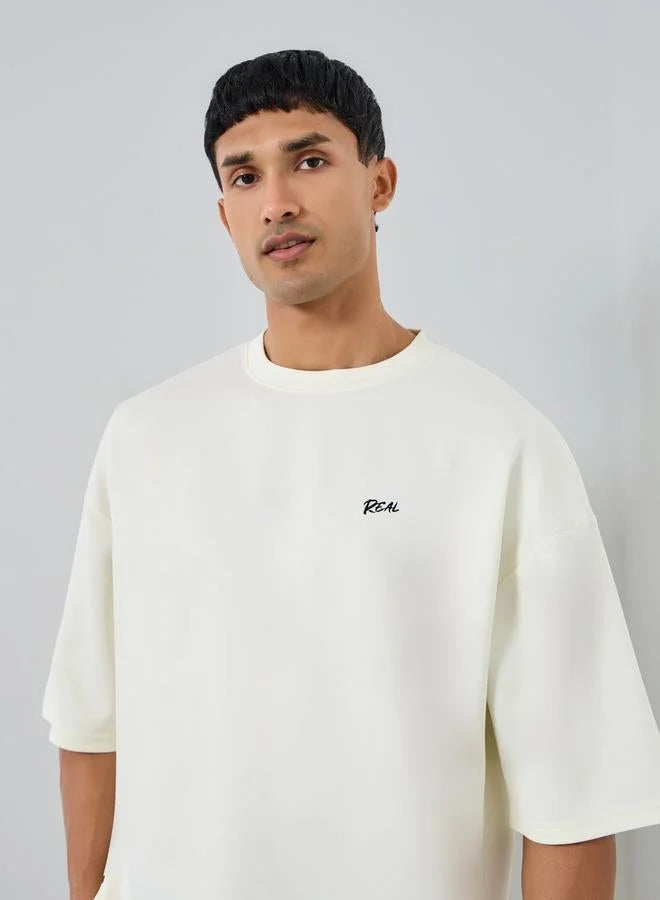 T-shirt homme crème à motif brodé, coupe carrée
