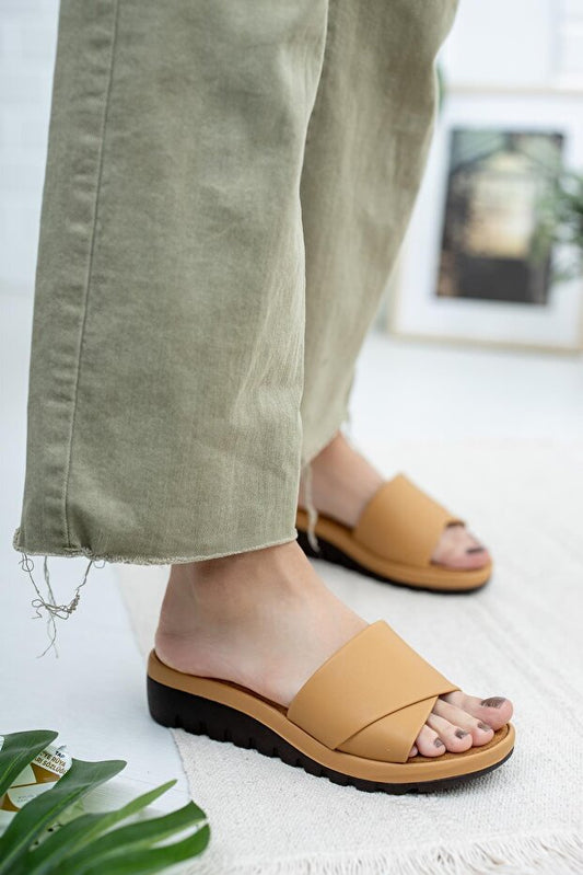 Pantoufles confortables Taran Danna couleur or pour femmes