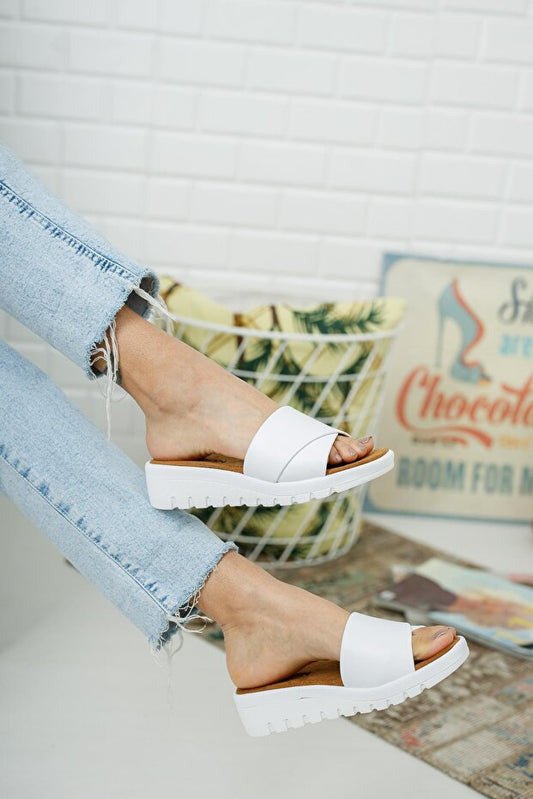 Pantoufles confortables Taran Danna couleur or pour femmes