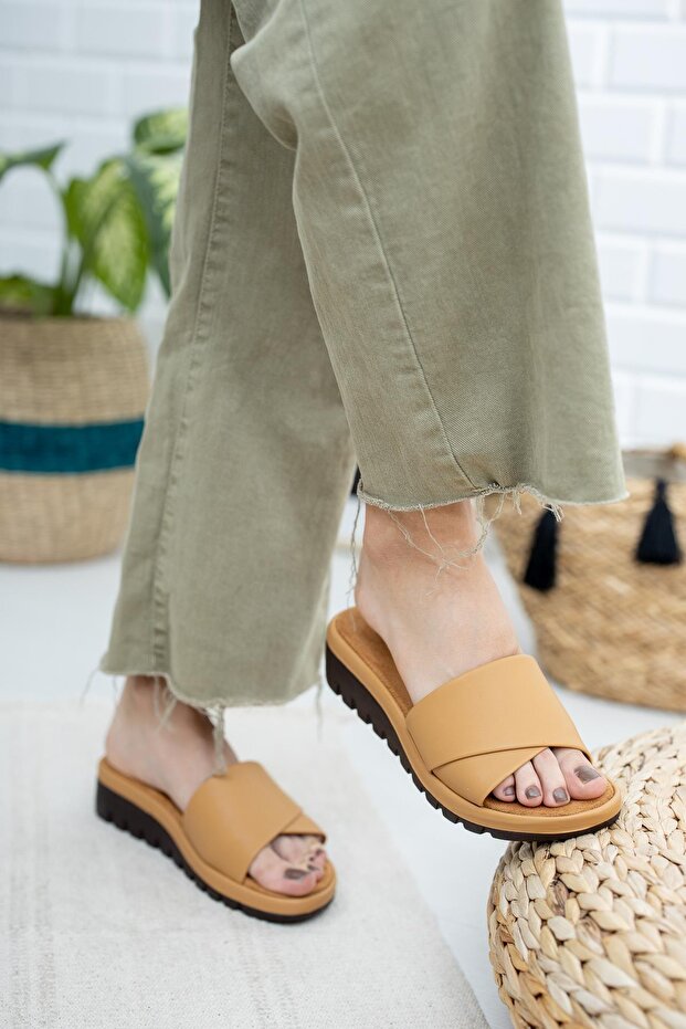 Pantoufles confortables Taran Danna couleur or pour femmes