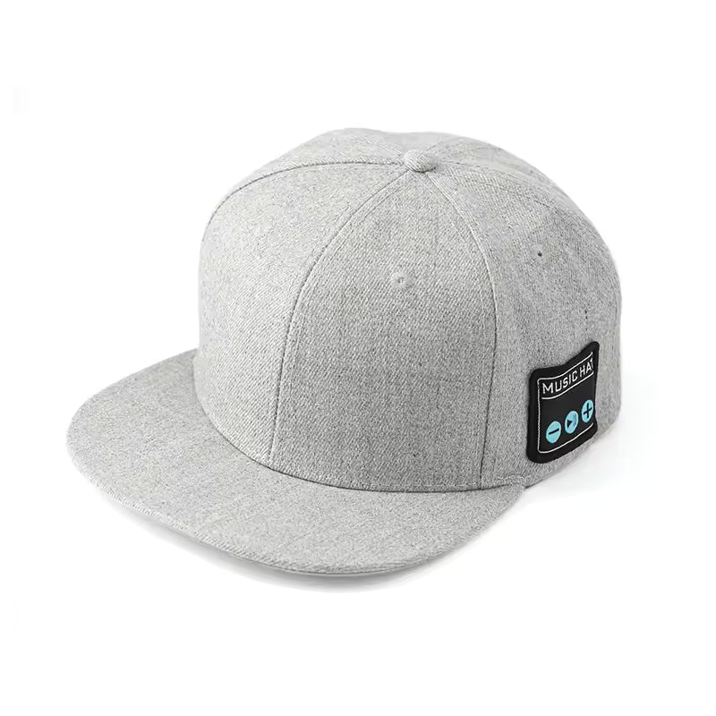 Casquette de baseball ajustable avec haut-parleur intelligent Bluetooth intégré pour écouter de la musique en extérieur, en courant et en faisant de la musique sans fil. Écouteurs Bluetooth pour casque de sport avec double haut-parleur et micro.