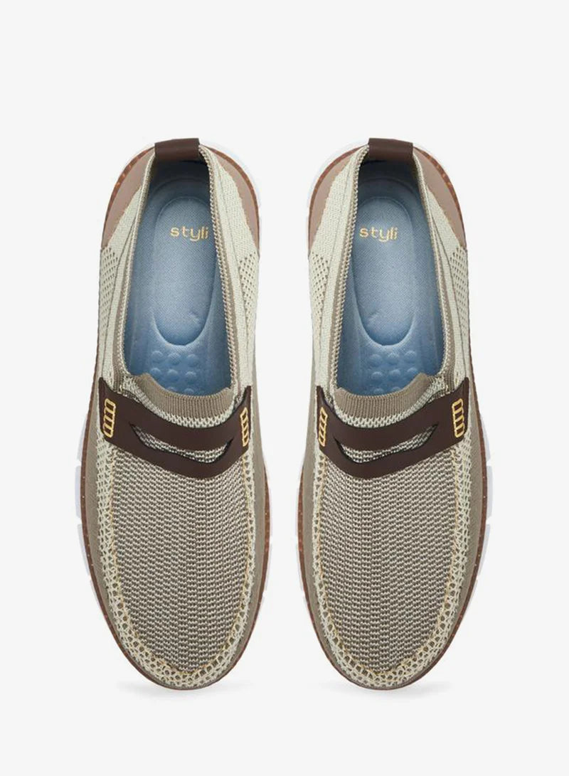 Chaussures à enfiler à tige en maille et semelle contrastée