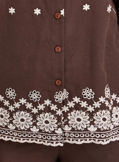 Ensemble chemise et pantalon marron brodé pour femme