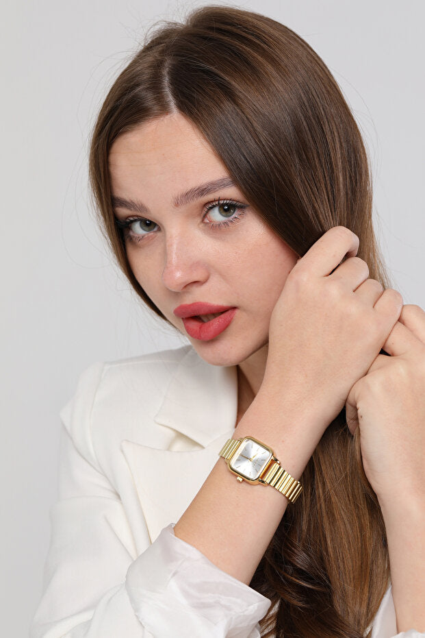 Montre-bracelet pour femme OQQO Minimal Square, boîtier doré, cadran argenté
