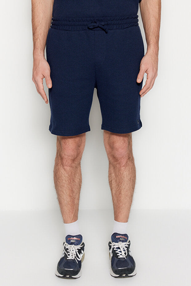 Ensemble de survêtement Trendyol Collection  bleu marine, coupe classique, col polo texturé, étiquette, référence Tmnss23Em00003