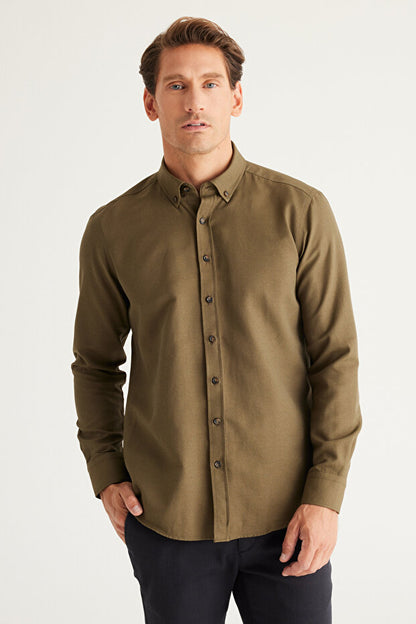AC&Co / Altınyıldız Classics  Chemise Oxford pour homme en coton facile à repasser et anti-transpirant, kaki, col boutonné, coupe ajustée.