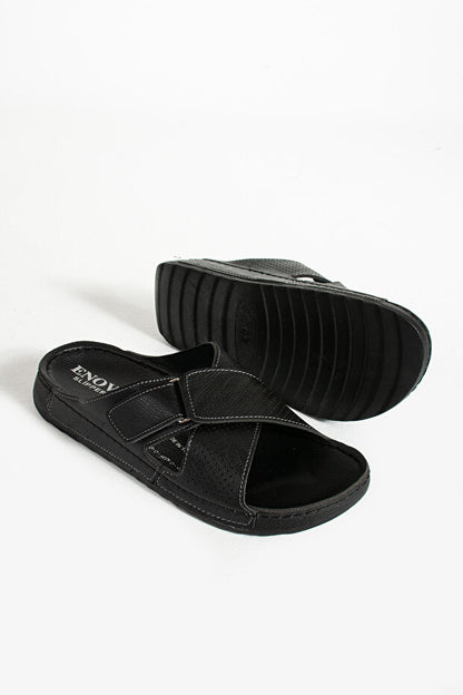 Pantoufles Enova  Birrbazaar pour hommes, semelle orthopédique, fermeture velcro ajustable, élégantes, intérieur et extérieur en cuir (synthétique).