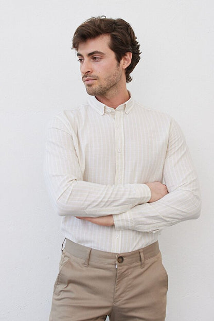 Chemise rayée en coton à manches longues et col boutonné pour homme RAVANELLI, coupe moderne ajustée.