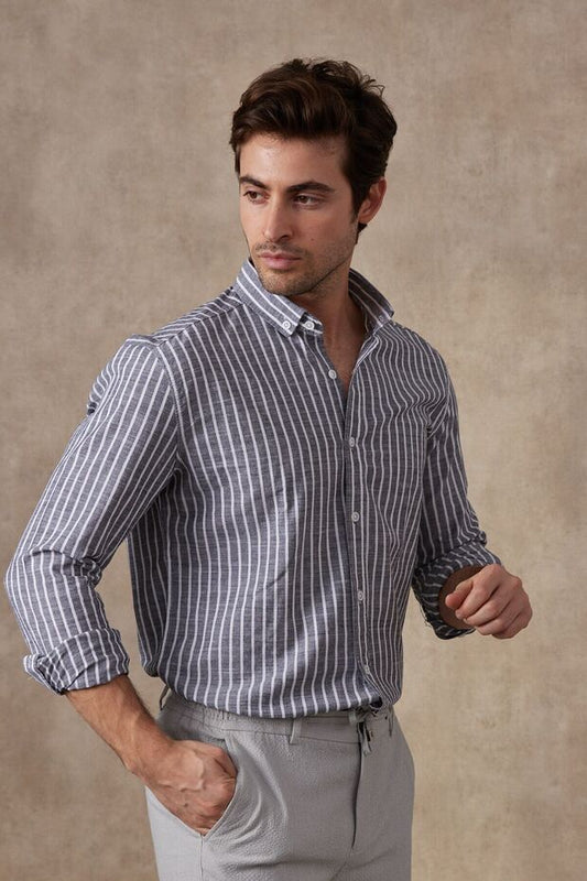 Chemise rayée en coton à manches longues et col boutonné pour homme RAVANELLI, coupe moderne ajustée.