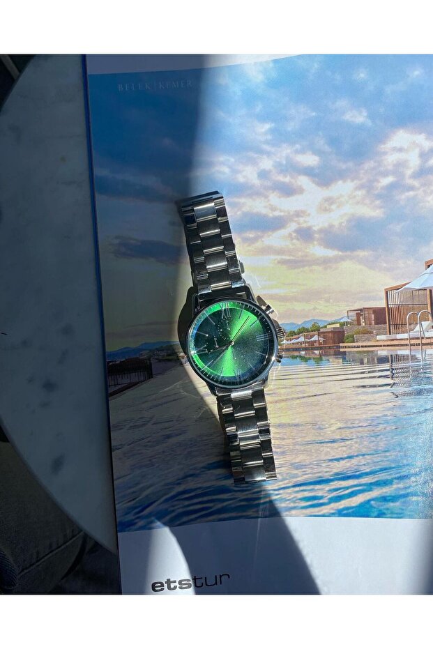 Montre homme sport ÇENÇEN,  cadran vert, bracelet argenté, boîtier bicolore en acier inoxydable avec revêtement IPC