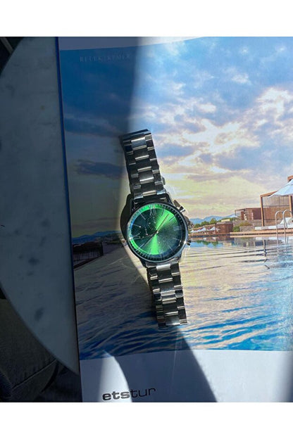 Montre homme sport ÇENÇEN,  cadran vert, bracelet argenté, boîtier bicolore en acier inoxydable avec revêtement IPC