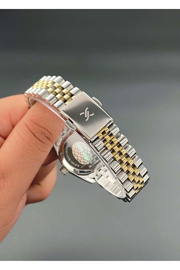 Montre femme Daniel Klein , bracelet en acier, étanche à 3 ATM, coloris or et argent.