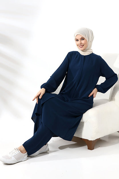 Ensemble hijab deux pièces en vison pour femmes, disponible en ligne chez Ihvan, pour le Hajj et la Omra.