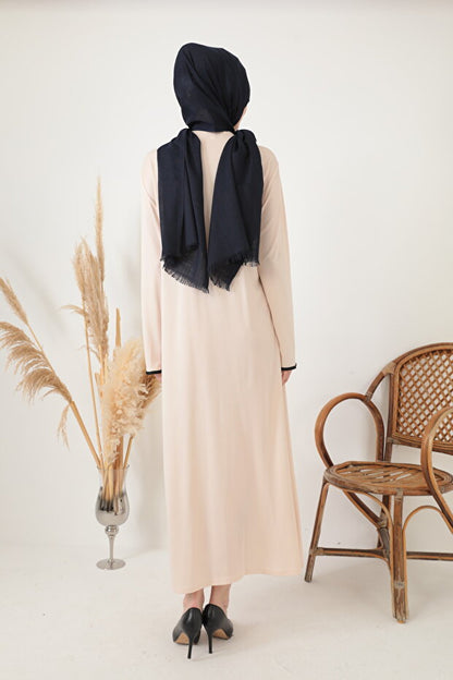 Robe de prière en tissu interlock souple noir transacoustique  à col enveloppant et bordures apparentes
