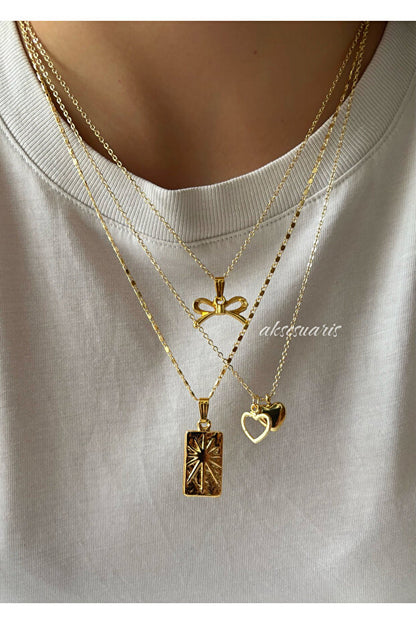 Ensemble de colliers pour femmes Aksesuaris avec 3 pendentifs ruban dorés