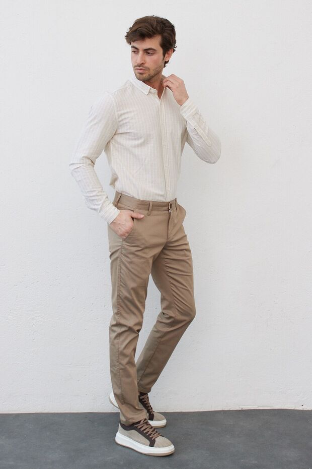 Chemise rayée en coton à manches longues et col boutonné pour homme RAVANELLI, coupe moderne ajustée.