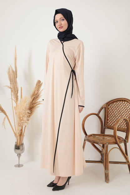 Robe de prière en tissu interlock souple noir transacoustique  à col enveloppant et bordures apparentes