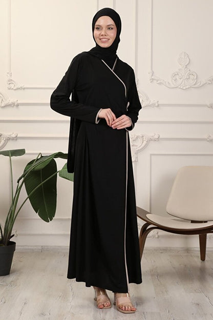 Robe de prière en tissu interlock souple noir transacoustique  à col enveloppant et bordures apparentes