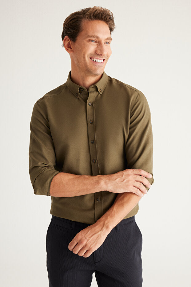 AC&Co / Altınyıldız Classics  Chemise Oxford pour homme en coton facile à repasser et anti-transpirant, kaki, col boutonné, coupe ajustée.