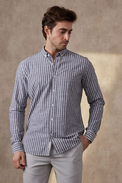 Chemise rayée en coton à manches longues et col boutonné pour homme RAVANELLI, coupe moderne ajustée.
