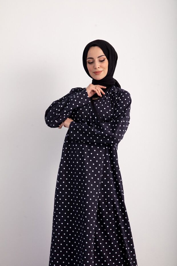 Robe de prière saisonnière à nouer sur le côté et à pois de la collection Kutay