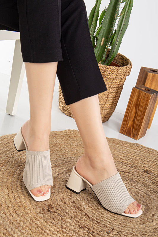 Chaussons habillés élégants et confortables à talons, beiges, en maille, pour femmes de la marque Jackers