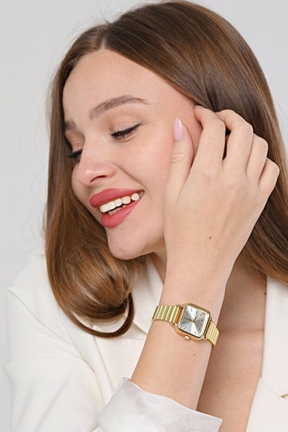 Montre-bracelet pour femme OQQO Minimal Square, boîtier doré, cadran argenté