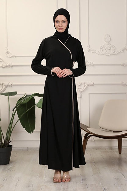 Robe de prière en tissu interlock souple noir transacoustique  à col enveloppant et bordures apparentes