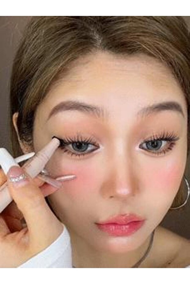 SHEGLAM  Obtenez le tampon et le stylo eyeliner Foxy Eye