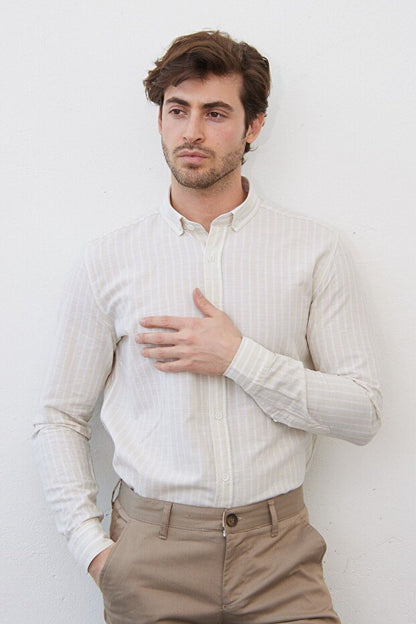 Chemise rayée en coton à manches longues et col boutonné pour homme RAVANELLI, coupe moderne ajustée.