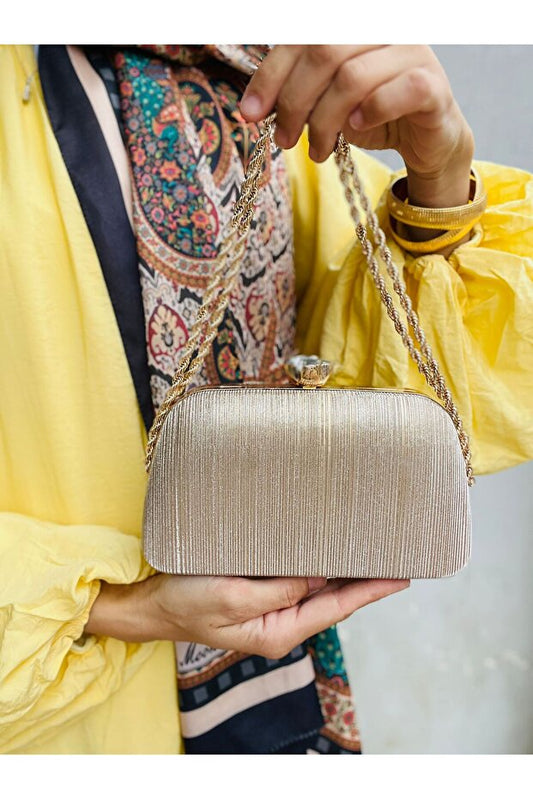 Sac  de soirée à bandoulière longue avec détail chaîne dorée pour femme (convient pour ranger un téléphone)