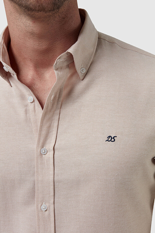 Chemise en coton brodé beige Oxford coupe slim D'S Damat, col boutonné, facile à repasser