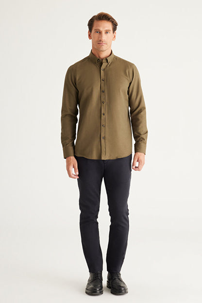 AC&Co / Altınyıldız Classics  Chemise Oxford pour homme en coton facile à repasser et anti-transpirant, kaki, col boutonné, coupe ajustée.
