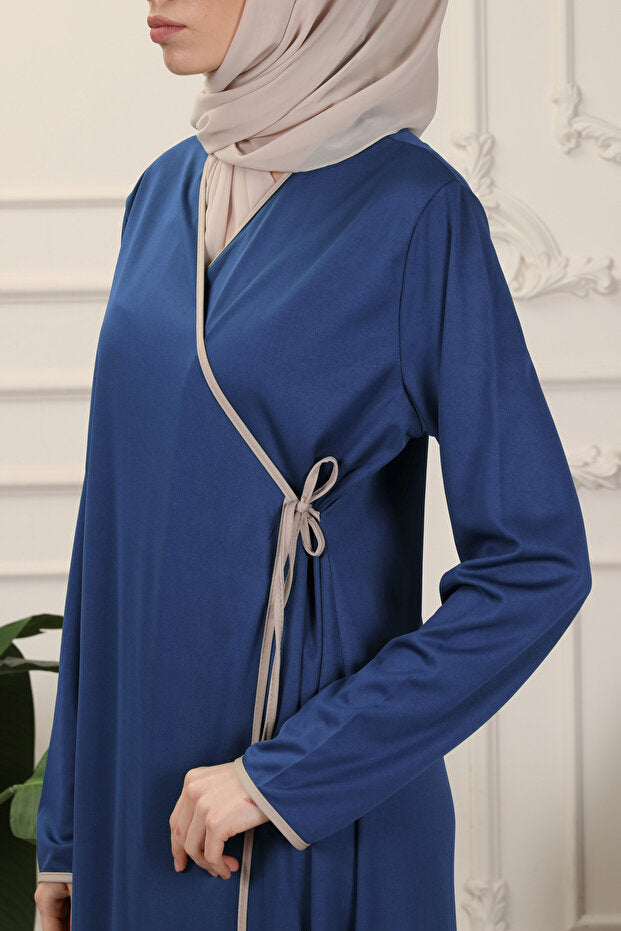 Robe de prière en tissu interlock souple noir transacoustique  à col enveloppant et bordures apparentes