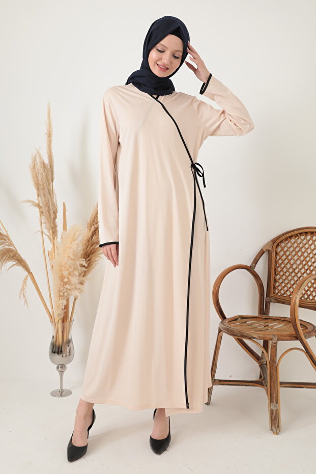Robe de prière en tissu interlock souple noir transacoustique  à col enveloppant et bordures apparentes