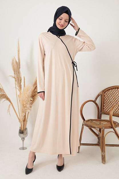Robe de prière en tissu interlock souple noir transacoustique  à col enveloppant et bordures apparentes