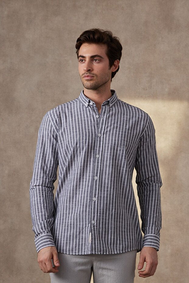 Chemise rayée en coton à manches longues et col boutonné pour homme RAVANELLI, coupe moderne ajustée.