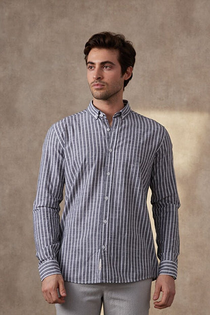 Chemise rayée en coton à manches longues et col boutonné pour homme RAVANELLI, coupe moderne ajustée.