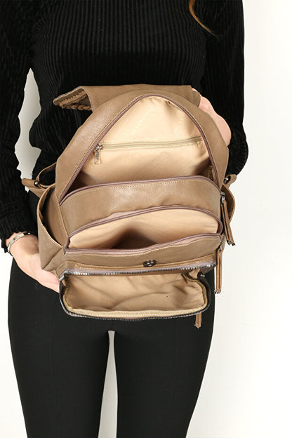 Sac à dos en cuir By Hakan  Gk20 Vienna pour femme, idéal au quotidien, rabat à motif tissé en V