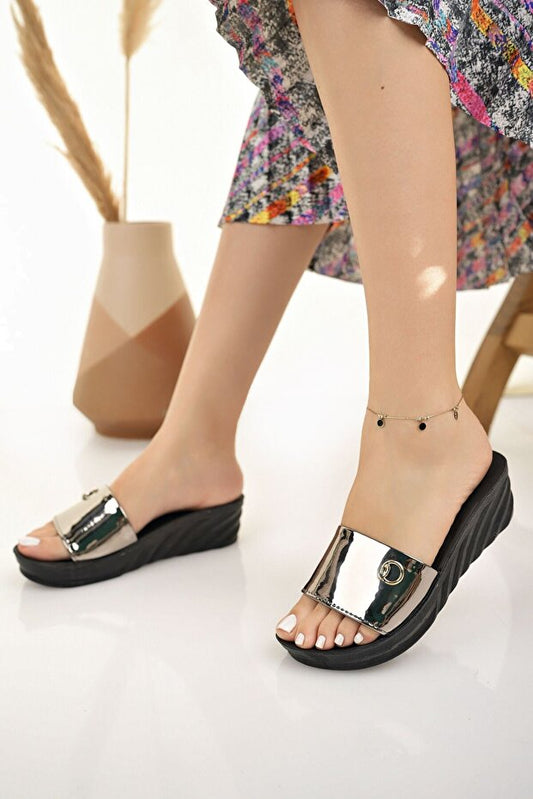 Pantoufles Modafırsat pour femmes, argentées, orthopédiques et anatomiques, élégantes et habillées, parfaites pour l'été, la plage ou un mariage. Idéales comme cadeau.