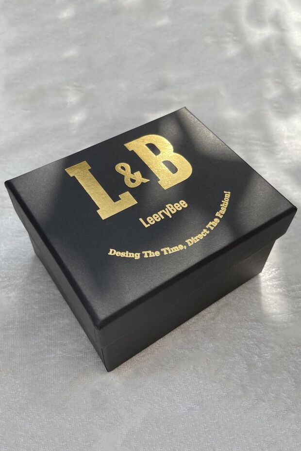 Leerybee  Cartier Élégance : Adoptez la tendance avec cette montre pour femme dotée d’un bracelet en acier ! Bracelet en cuir, boîtier en acier